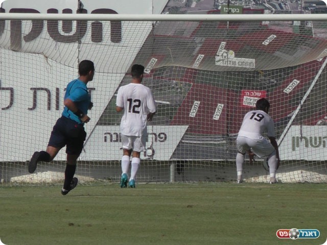 דוס סנטוס כובש (שקד מורג)